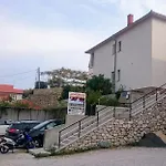 Gostinjska kuća Mireja Rab Town